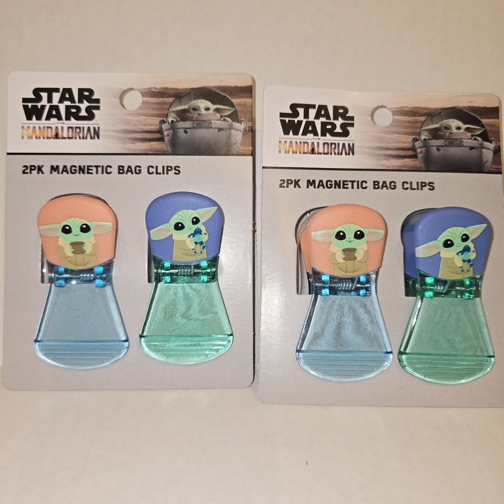 Star Wars The Mandalorian Grogu 2-Pack Magnetic Bag Clips - Blue & Green